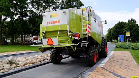 Kentekenplicht gaat gelden voor trekkers en ook voor andere landbouwmachines die op de openbare weg komen, zoals combines en spuitmachines.