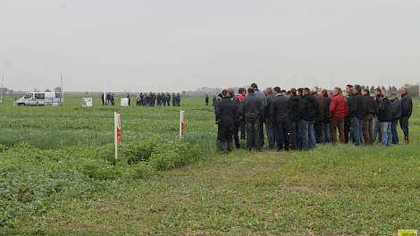 Een ruime opkomst bij de demonstratiemiddag van CZAV en Limagrain op de Rusthoeve.