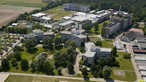 Voor de ontwikkeling van gewasbeschermingsmiddelen is een compleet onderzoeksinstituut met laboratoria, kassen en buitenproefterrein nodig. BASF gebruikt daarvoor het eigen onderzoeksbedrijf de Limburgerhof, vlakbij Ludwigshafen.