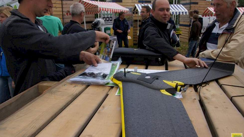 Boeren en bedrijfsleven werken aan een goede interpretatie van data voor gebruik in de landbouw. Een drone die daarbij gebruikt wordt is de eBee.