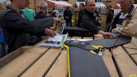 Boeren en bedrijfsleven werken aan een goede interpretatie van data voor gebruik in de landbouw. Een drone die daarbij gebruikt wordt is de eBee.