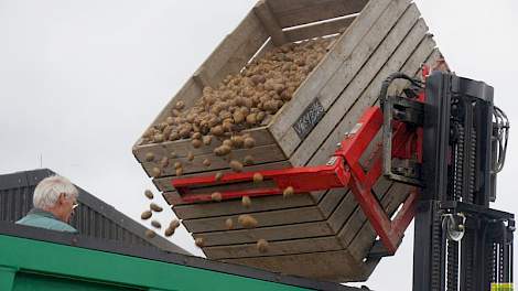 Reststoffen, zoals deze uitgesorteerde aardappelen, kunnen weer een bron van organische stof zijn voor de bodem.