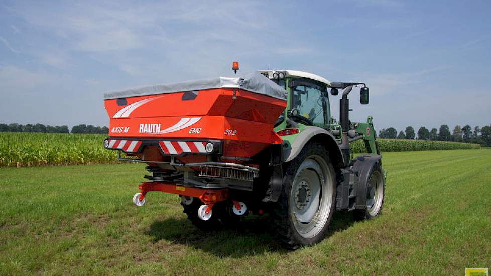 Met goed geanalyseerde data van satellieten, vliegtuigen, sensoren op trekkers en in het veld kan de akkerbouwer sparen op bemesting en gewasbescherming of deze middelen effectiever inzetten.