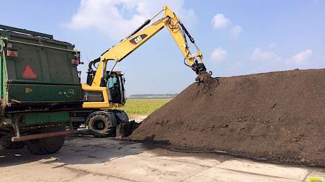 Sam de Visser gebruikte een mengsel van champost en compost op zijn perceel uien.
