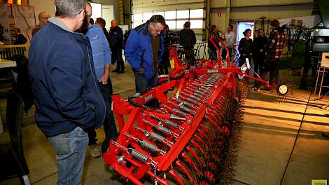 Maar liefst 60 procent van de Veldleeuwerik-boeren past mechanische onkruidbestrijding toe in de teelt. Over alle gangbare akkerbouwers gemeten doet een kwart van de boeren dat.