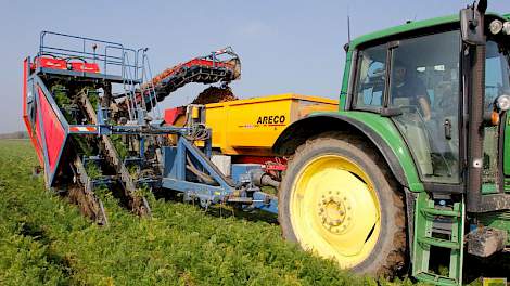 Loonbedrijf Heyboer rooit met een Asalift