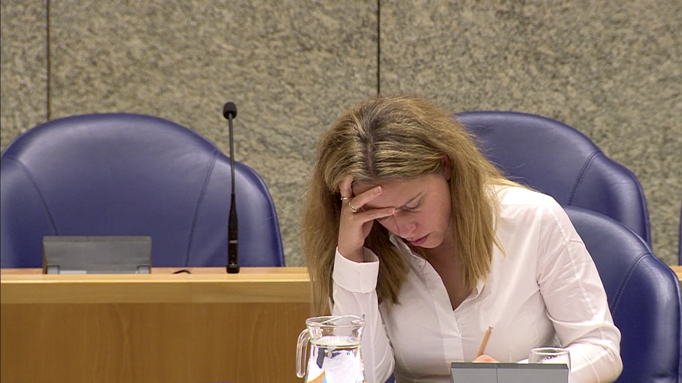 Minister Schouten luistert naar de Kamer