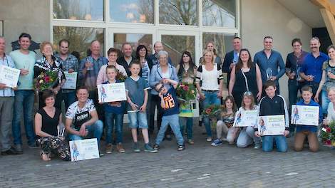 De winnaars van de Agroscoop bokaal van ForFarmers Hendrix.