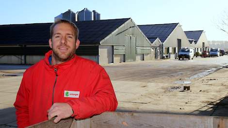 Egon van Lier (38) bouwde een nieuwe stal van 72 bij 25 meter (binnenwerk) voor 41.000 vleeskuikens. Na de uitbreiding kan de Brabantse vleeskuikenhouder/akkerbouwer 110.000 kuikens houden in drie stallen. Daarnaast heeft hij nog ongeveer 100 hectare akke