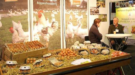 De consument ontdekt producten van biologische pluimveehouders. Eieren en vlees krijgen meer ruimte in de specialistische handel en zeker ook in de supermarkt.