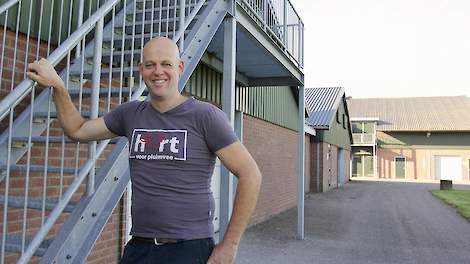 Roy Tomesen: „Het houden van onbehandelde leghennen is in iedere stal mogelijk maar kost wel meer tijd.”