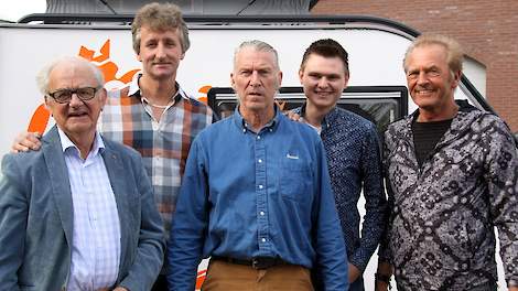 Het team Gezondheidsei bestaat uit (van links naar rechts) voormalig pluimveeonderzoeker Piet Simons, leghennenhouder Jan Noorlander, voedingsdeskundige Dick Oosterwijk, projectleider Jarrin Snetselaar en eierhandelaar Henk van Hamersveld.