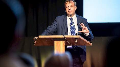 Nan-Dirk Mulder van de Rabobank op een bijeenkomst van Nepluvi in Ede.