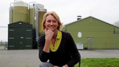 Nicky Corts houdt samen met haar man Conrad 12.000 biologische leghennen in het Drentse Havelte. Ze is genomineerd voor de Vrouw in de Media Award 2017.