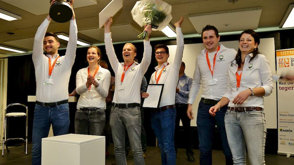 Vorig jaar won Young Poultry People de Innovatieprijs Vlees. Young Poultry People is een initiatief van zes jonge gepassioneerde vleespluimveehouders die richting burgers een positief imago wil neerzetten van de vleespluimveesector door wekelijks meerdere