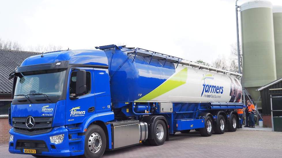 ForFarmers neemt een bulkvrachtwagen in het wagenpark op, die is uitgerust met een elektrische pomp ter aansturing van het losmechanisme. Naar verwachting wordt dagelijks tot 60 liter per vrachtwagen aan diesel bespaard.