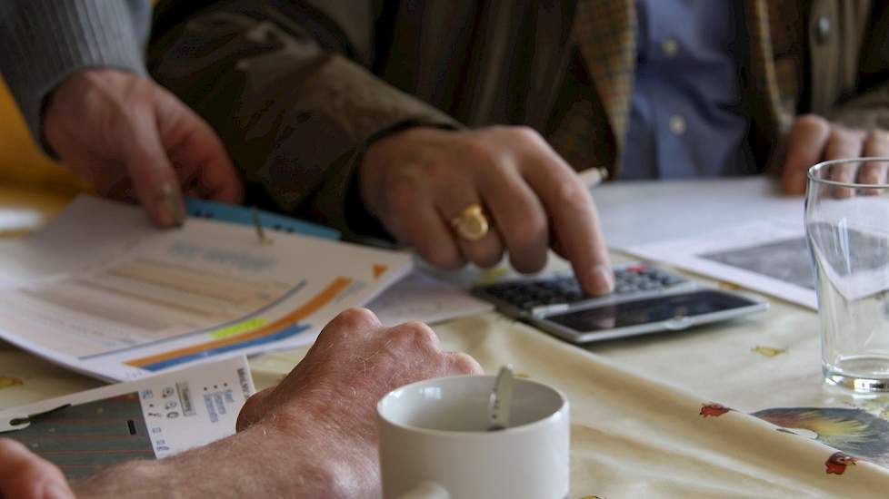 Jonge Nederlandse boeren vinden dat het budget van de Jonge Landbouwersregeling (JOLA) niet juist geïnvesteerd wordt. Dat blijkt uit een onderzoek van het Nederlands Agrarisch Jongeren Kontakt (NAJK) onder haar leden. 68 procent van de leden vond geen pas