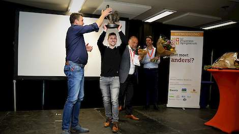 Rechtenveiling.nl, de online marktplaats voor pluimveerechten van Tom Jansen heeft met 91 van de 174 stemmen de innovatieprijs Leg gewonnen.