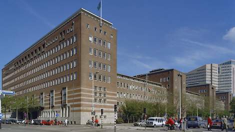 Het oprichten van het Ministerie van LNV vanuit de organisatie van Economische Zaken kost dit jaar 50 miljoen euro, en vanaf 2022 structureel 37,2 miljoen euro. Dat schrijven ministers Schouten (LNV) en Wiebes (EZK) in een brief naar de Tweede Kamer.