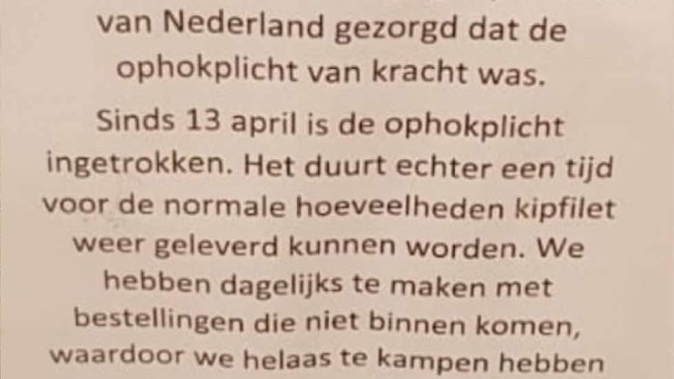 Jumbo Stadsweiden uit Hardewijk (GD) informeert haar klanten onjuist over het tekort aan kip. De supermarkt meldt op een briefje aan haar klanten dat ze een tekort aan kip hebben omdat de ophokplicht onlangs is opgeheven. Dat kan helemaal niet omdat vrijw