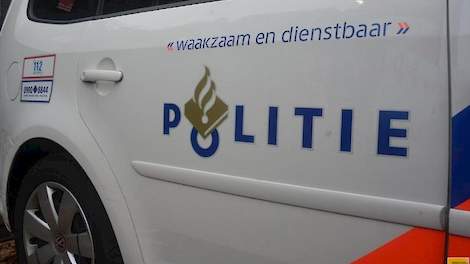 Een vrachtwagen met kalkoenen is maandagmiddag 6 augustus van de snelweg bij Hazeldonk geplukt, omdat de kalkoenen in zijn trailer het door een file veel te warm hadden. Het was 34 graden in de wagen, waardoor meerdere kalkoenen waren bezweken door de hit