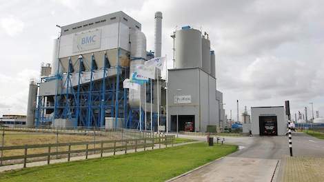 BMC Moerdijk is vanaf dinsdag 7 augustus weer gestart met het verbranden van pluimveemest. De grote revisie duurde 6,5 week langer dan vooraf gepland vanwege extra werkzaamheden aan de stoomturbine. De installatie kan nu weer tot tenminste 2029 verder.