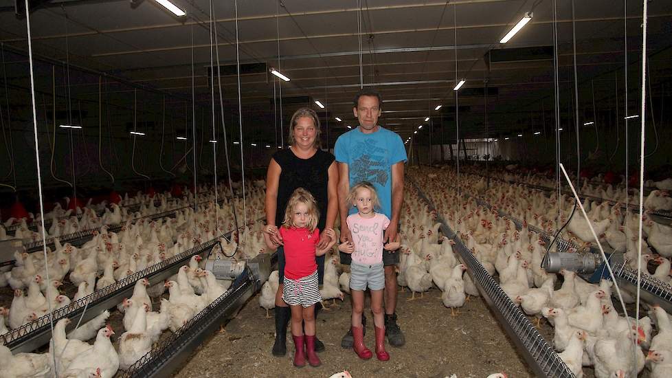 Marc en Monique van Duijnhoven in hun nieuwe vleeskuikenmoederdierenstal in Veghel.