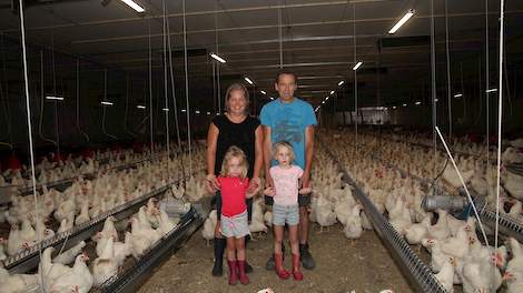 Marc en Monique van Duijnhoven in hun nieuwe vleeskuikenmoederdierenstal in Veghel.