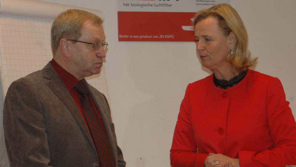 EU-parlementslid Annie Schreijer-Pierik op bedrijfsbezoek bij de Almelose ondernemer Jan Waayer