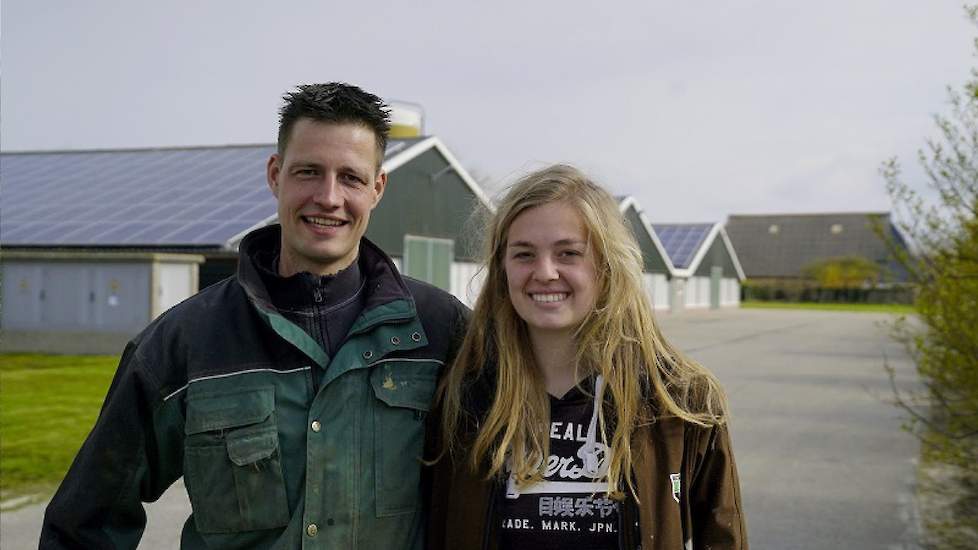 Vleeskuikenhouders Ale Nammersma en Hanna Bruinsma uit het Friese Sexbierum hebben de Agroscoopbokaal van ForFarmers gewonnen.