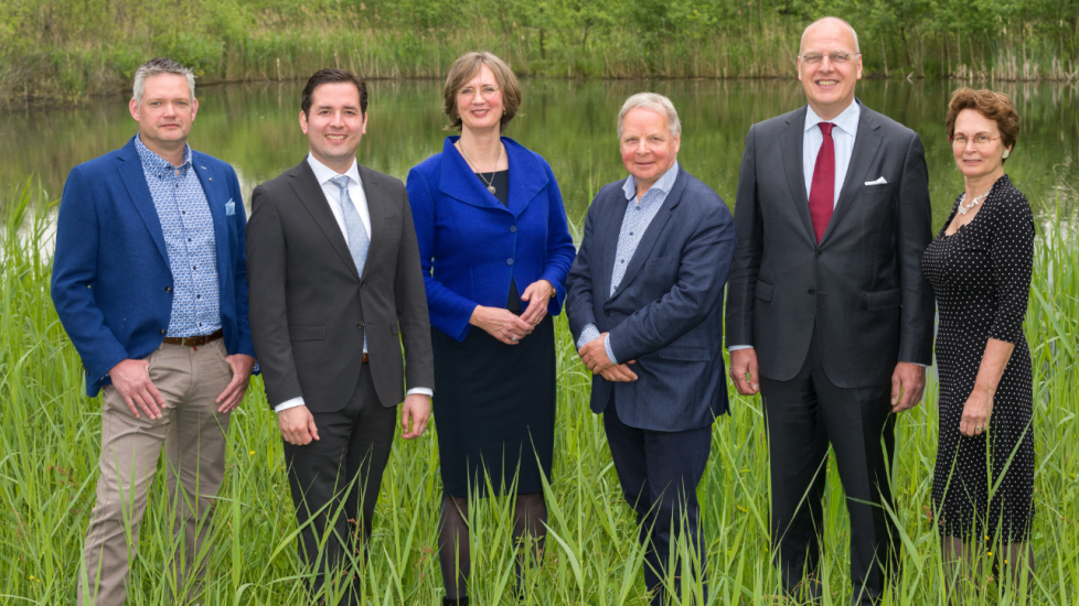 Het dagelijks bestuur van links naar rechts: Martijn Tholen, Erik de Ridder (watergraaf), Mado Ruijs, Jan Verhoeven, Vincent Lokin en Antje Dekker (secretaris)