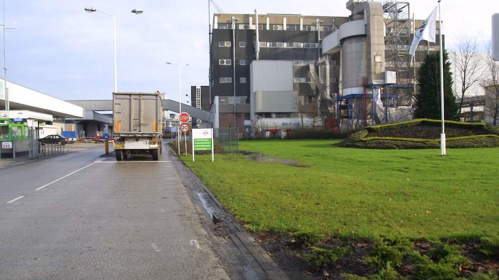 De fabriek in Ter Apelkanaal (GR).