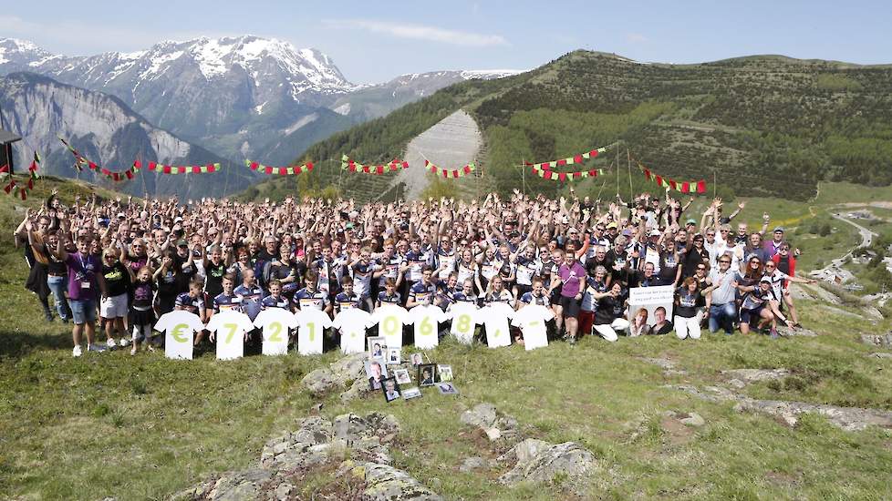 De 183 deelnemers van BIG Challenge op de Alpe d'Huez waar zij op 5 en 6 juni meedoen aan het jaarlijkse fietsspektakel voor het goede doel: Alpe d'HuZes