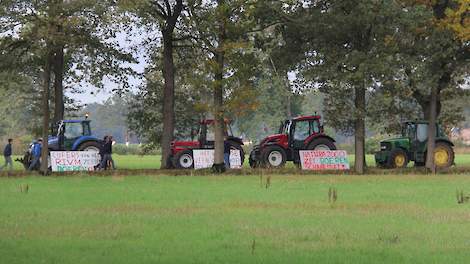 Winterswijkse boeren blokkeren de wegen richting het natuurgebied.