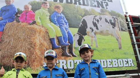 De boodschap van deze kinderen bij de demonstratie in Maastricht is duidelijk: Ze willen ook nog graag boer worden.