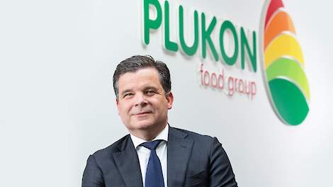 Inkoopdirecteur Arie Endendijk van Plukon vraagt zich af of het houden van reguliere vleeskuikens zonder verder concept op lange termijn interessant blijft in Nederland.