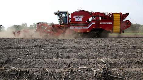 De dreiging van mislukte oogsten door een extreem hete zomer of extreme regenval zijn voorbeelden waardoor boeren oververmoeid raken en een burn-out krijgen.