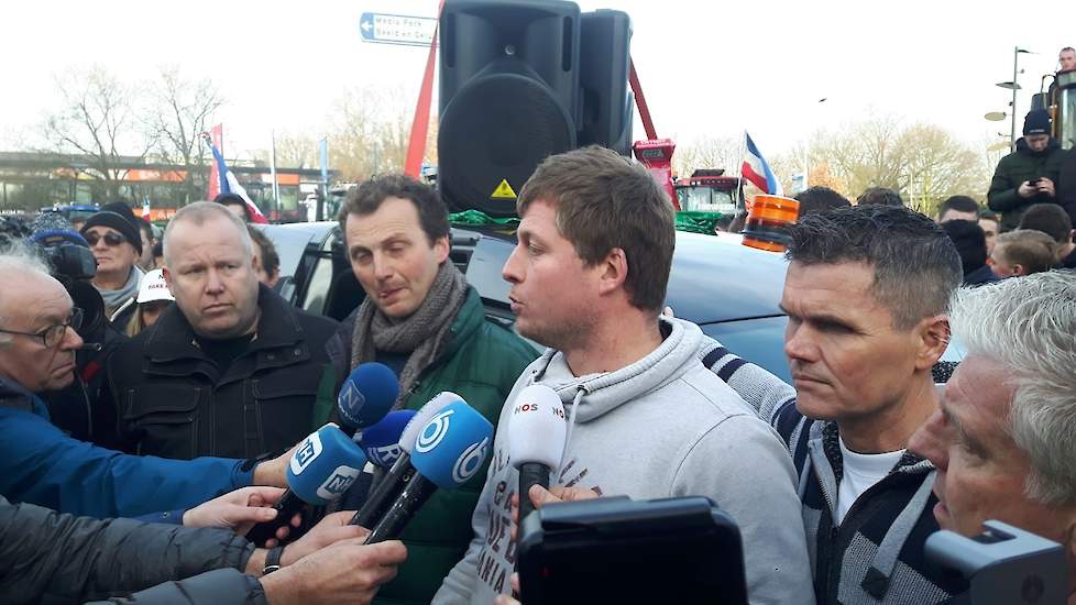 Lyon Hutten (links), Willeam Schoonhoven (midden) en Martijn Vorkink stonden de media op het Mediapark te woord