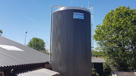 Energie opwekken met zonnepanelen in combinatie met een ijs-accu geeft een extra voordeel: u slaat energie op wanneer de stroom wordt opgewekt en gebruikt dit in uw eigen koeling wanneer het nodig is. 