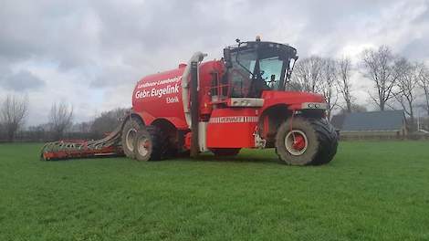 Loonbedrijf Gebroeders Eugelink kan op hooggelegen zandgrond terecht met de Vervaet mestrijder.