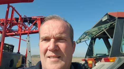 Akkerbouwer Martin de Ruiter op het land in de Hoekse Waard.