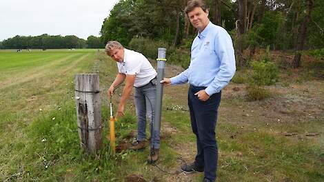 De broers Franklin (li.) en Roland Stump (re.) zijn verantwoordelijk voor de praktische uitvoering van het onderzoek naar bodemkwaliteit.