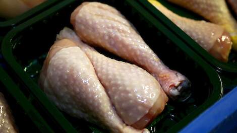 „Nederlandse slachterijen bieden bouten voor steeds hogere prijzen aan. Nu bieden ze bouten voor 0,80 tot 0,85 euro per kilo aan. Vorige week was dit nog voor 0,75 tot 0,80 euro.”