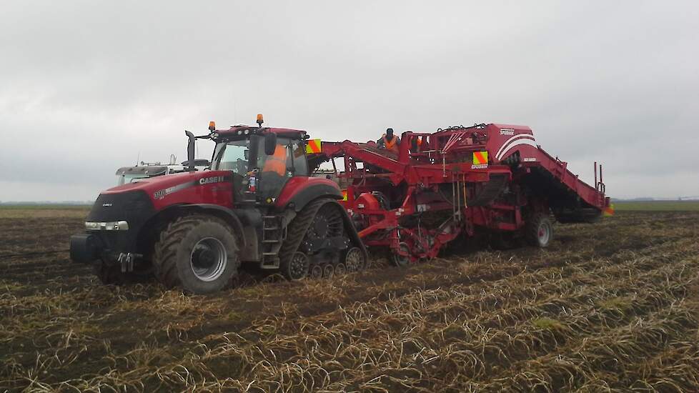 Aardappeloogst op een Mid Canterbury boerderij.