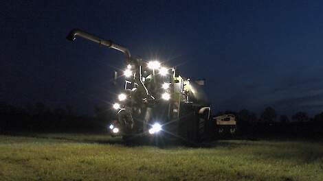 Spectaculaire beelden Claas Xerion Agrar service Terhuf - special by night - Fantec BeastVision