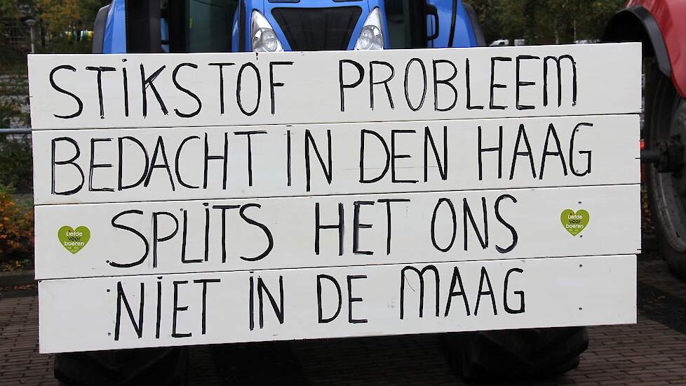 Stikstofprotest bij het provinciehuis in Assen, eerder dit jaar.