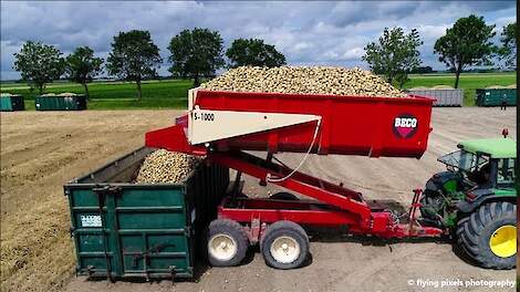 Uien laden | Loading onions | Zwiebeln laden | Amac | Beco | John Deere | Uienoogst | Onion harvest