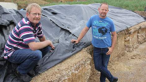 Albert (links) en Henk Esselink melken 130 melkkoeien op 77 hectare grond, waarvan 15,5 hectare maïs.