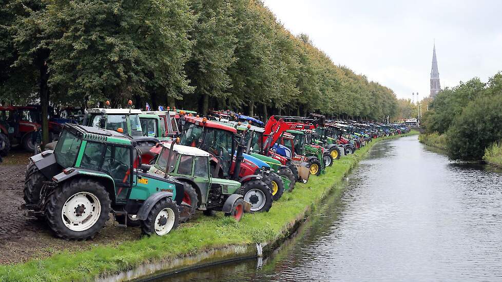 Boeren togen vorig jaar op 1 oktober massaal naar Den Haag. Dit jaar hopen ze Haagse ambtenaren op de boerderij te ontvangen.