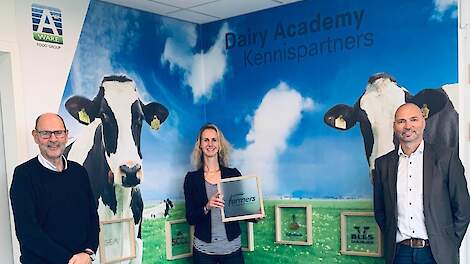 V.l.n.r.: COO Royal A-ware Klaas de Jong, Marketing Manager Herkauwers ForFarmers Robert Meijer, Manager Dairy Academy Royal A-ware Anneke Jorritsma-van der Zijl.